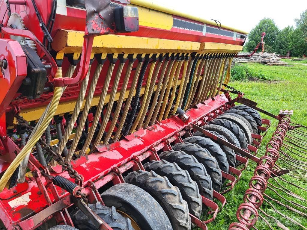 Väderstad Rapid400C Perforatrici