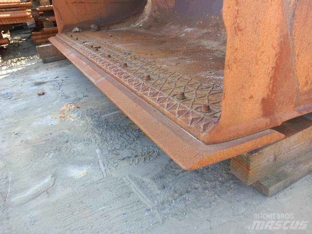 Komatsu WA475-10 Benne