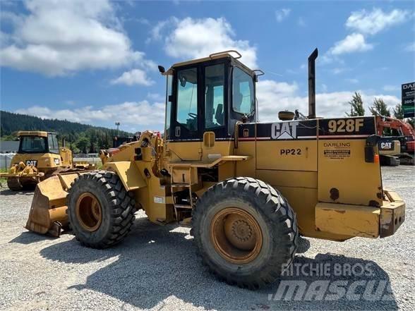 CAT 928F Pale gommate