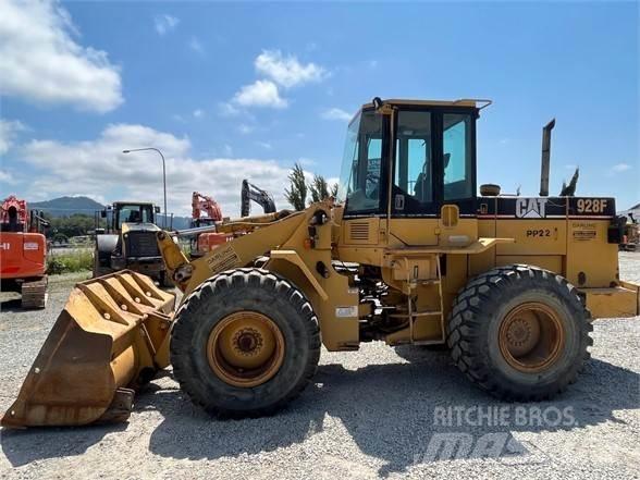 CAT 928F Pale gommate