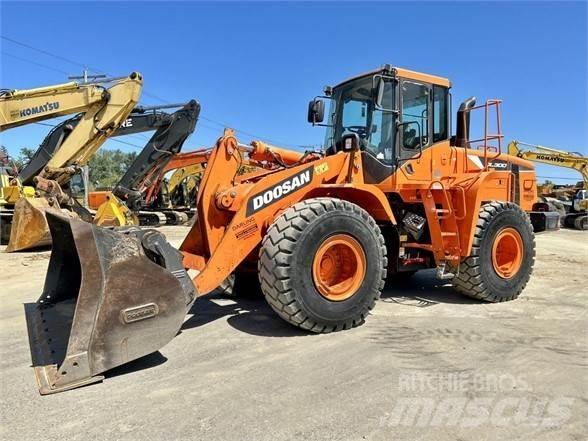 Doosan DL300 Pale gommate