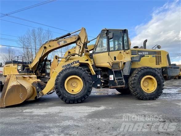 Komatsu WA320 Pale gommate