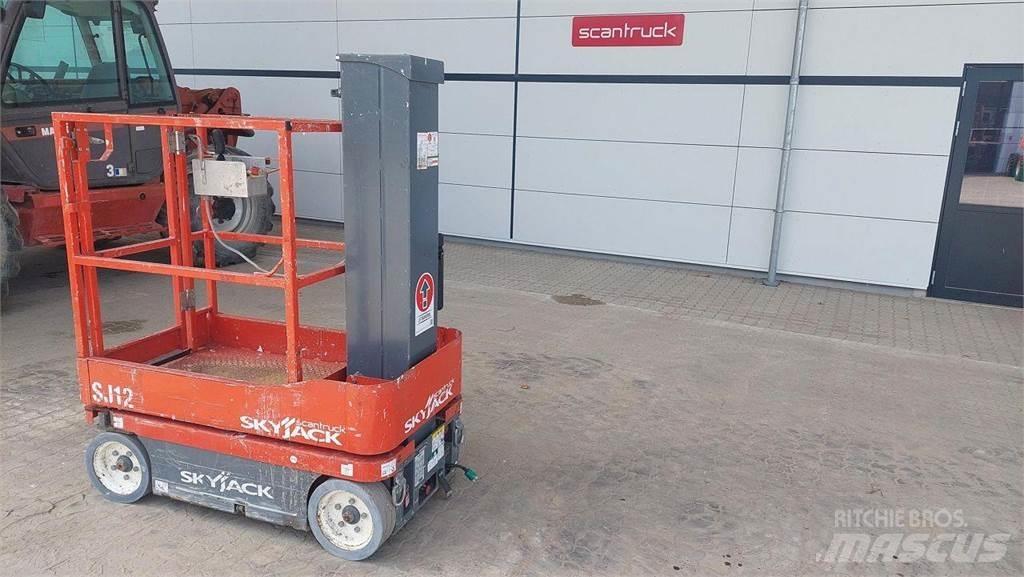 SkyJack SJ12 Sollevatori verticali