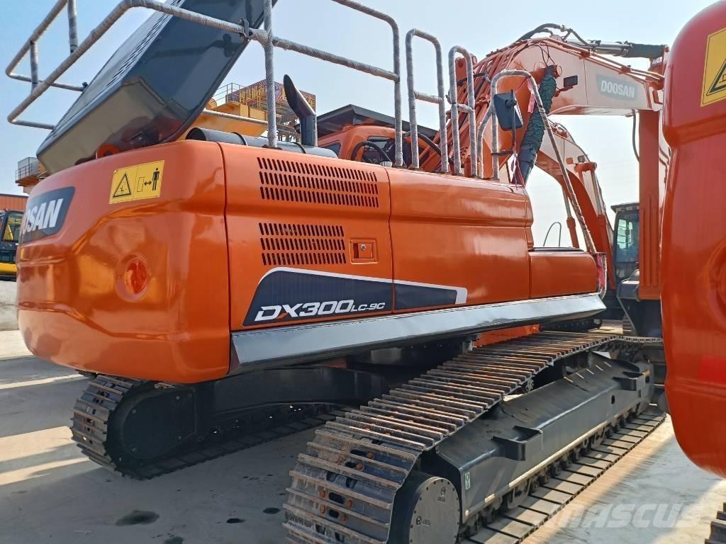 Doosan DX300-9 Escavatori cingolati