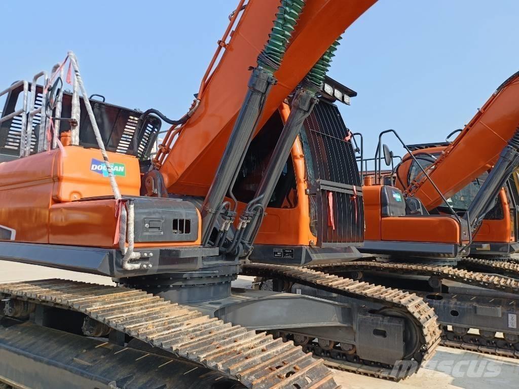 Doosan DX300-9 Escavatori cingolati