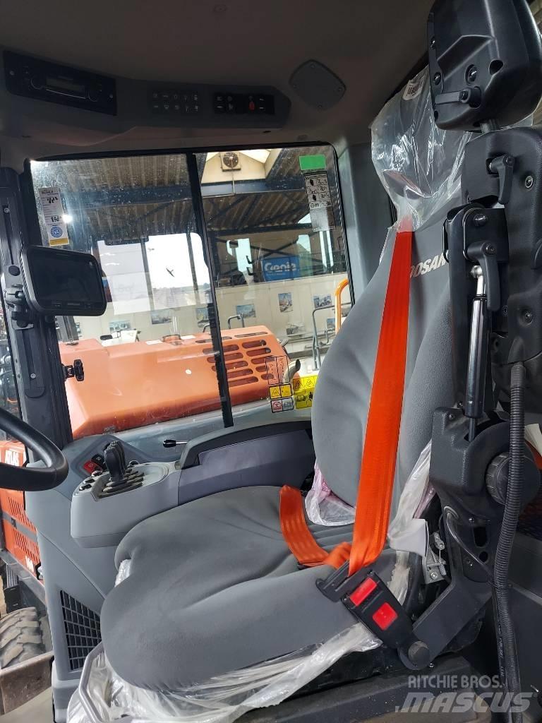 Develon DL 320-7 Pale gommate