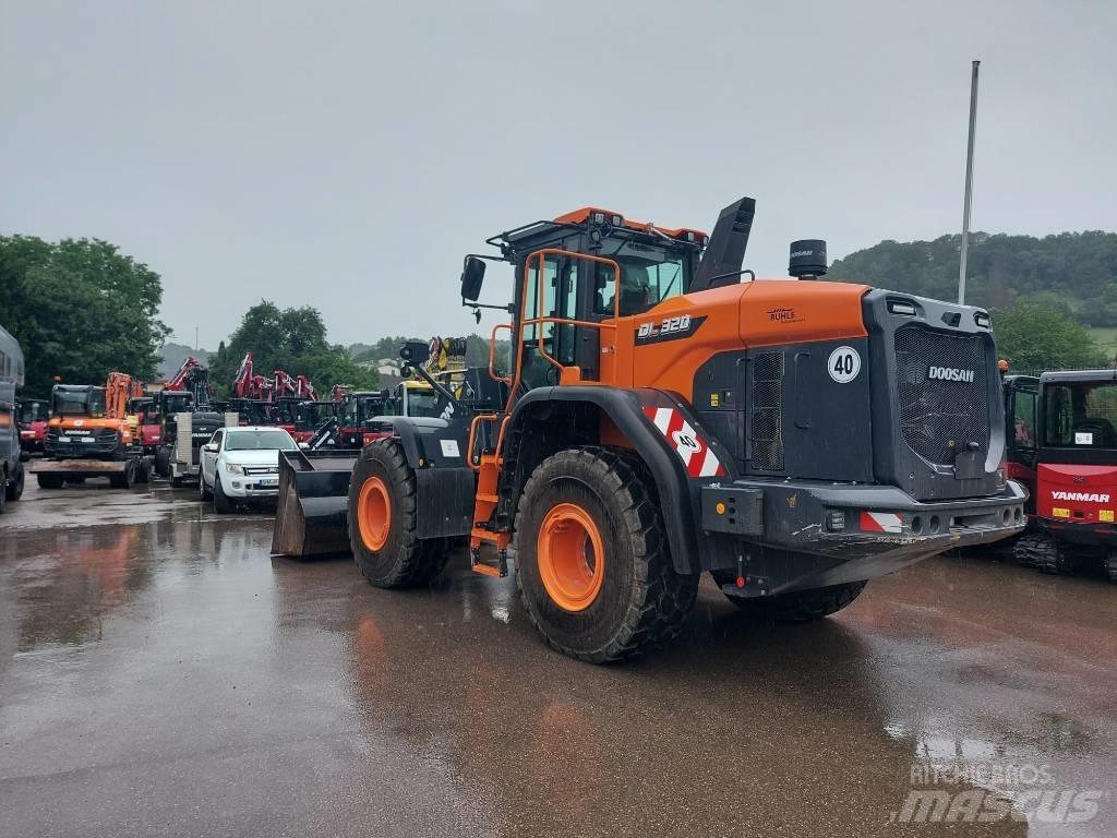 Develon DL 320-7 Pale gommate