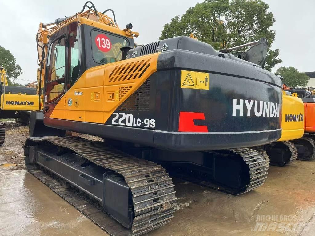 Hyundai R220LC-9S Escavatori gommati