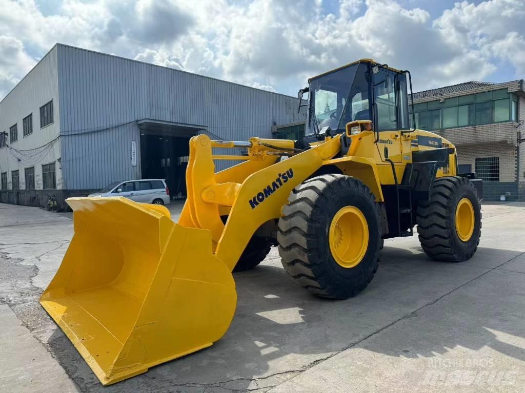Komatsu WA 320-5 Pale gommate