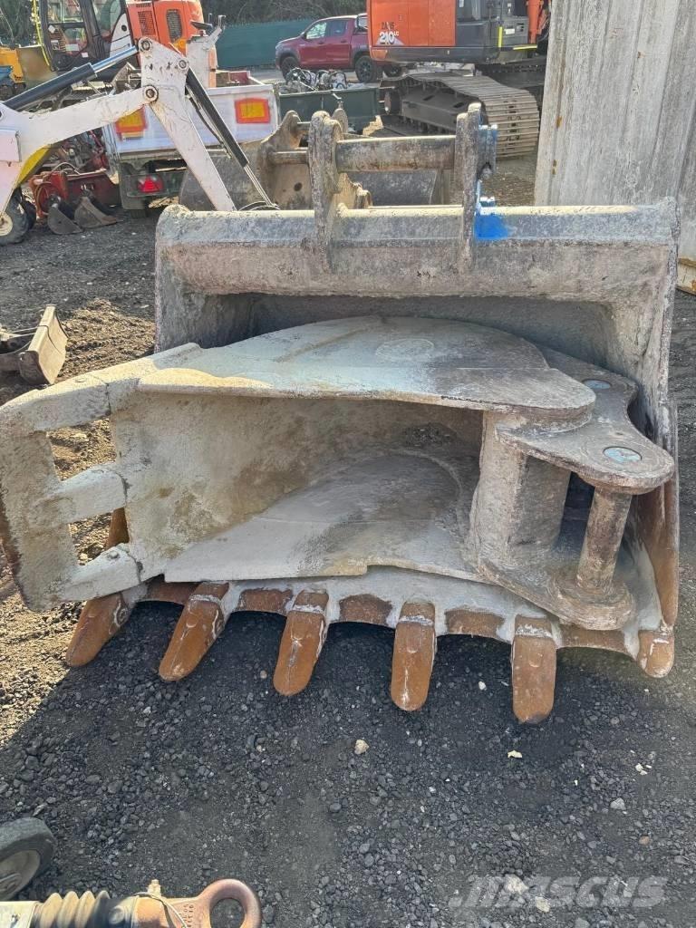 Hitachi ZX 210 LC-6 Escavatori cingolati