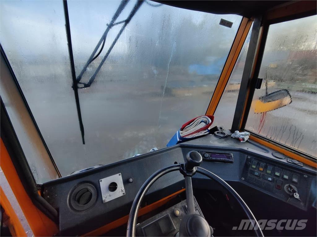 Sisu TR 180 AL 2 Trattori portuali