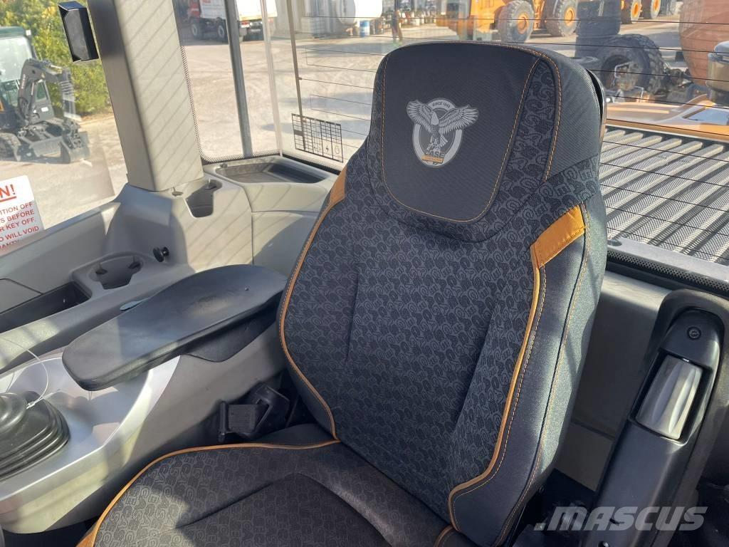 CASE 721G-XT Pale gommate