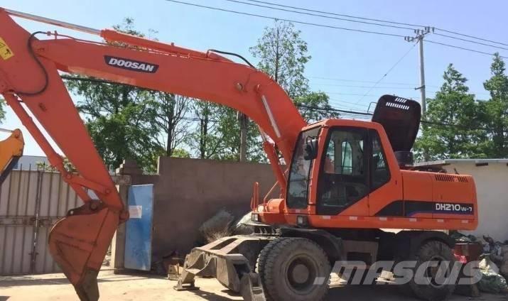 Doosan DH210W Escavatori gommati