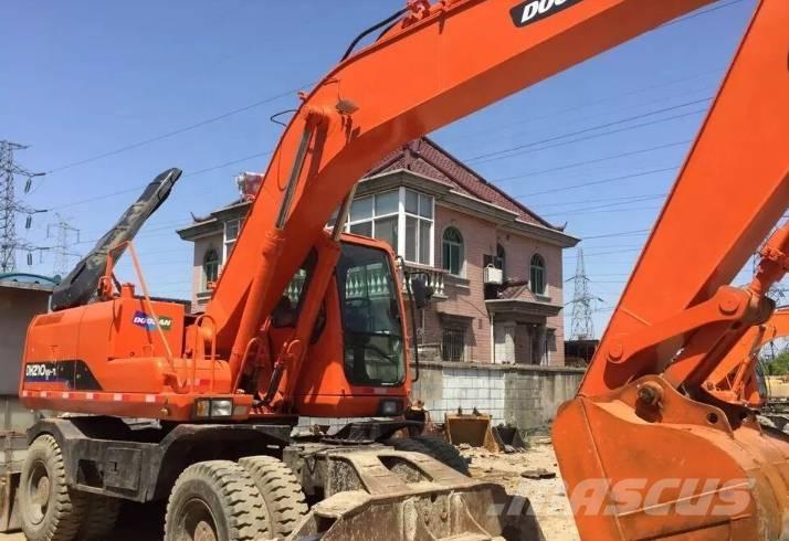 Doosan DH210W Escavatori gommati