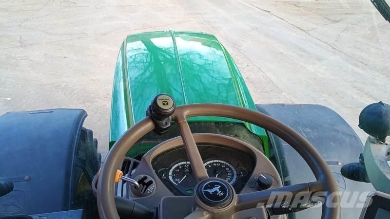 John Deere 6210R Trattori