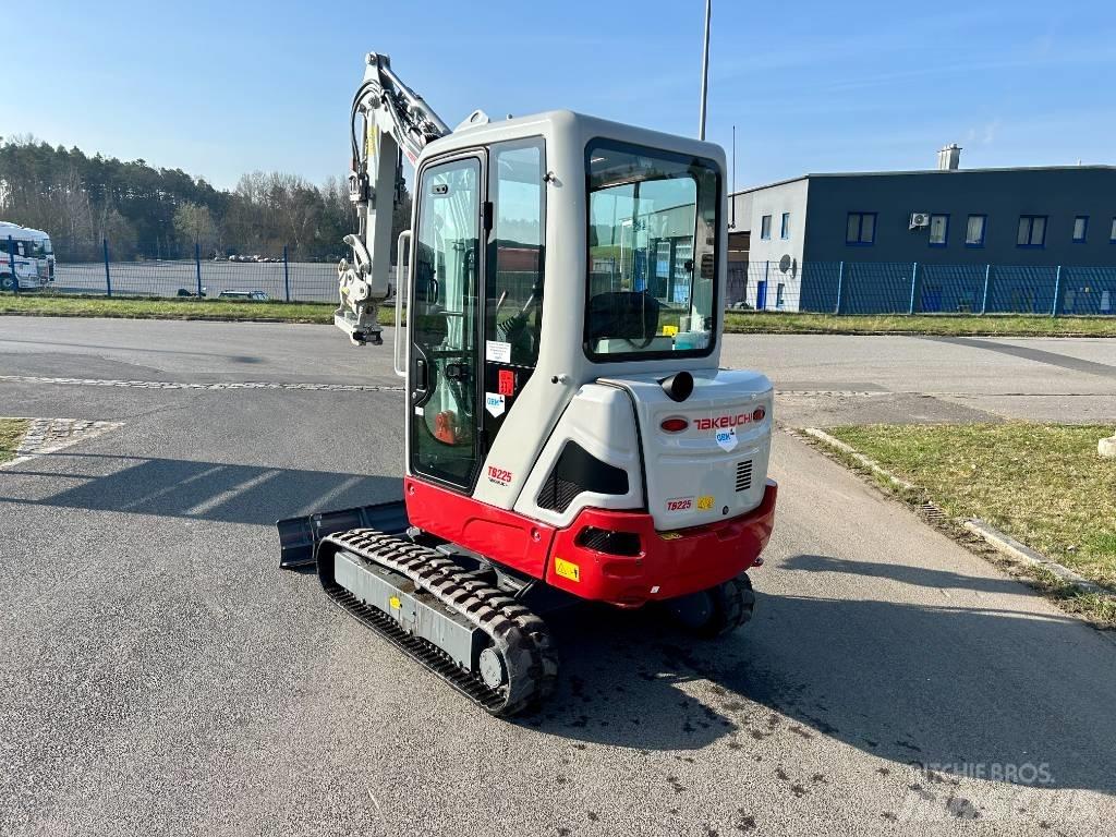 Takeuchi TB 225 Miniescavatori