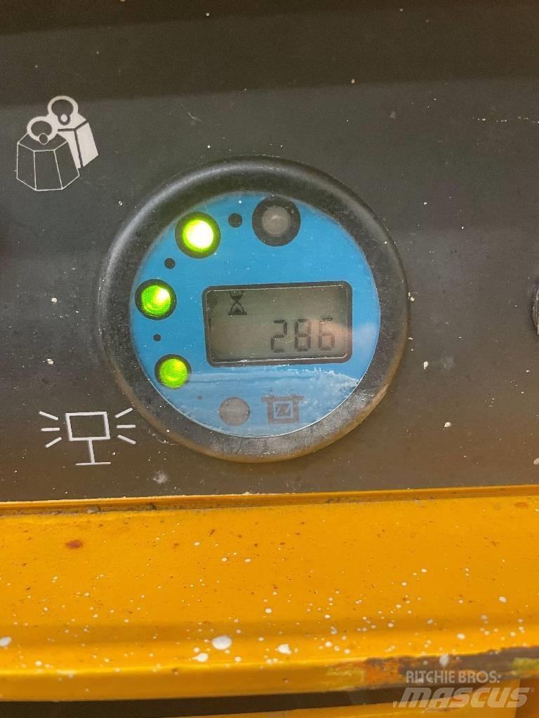 Haulotte Compact 8 Piattaforme a pantografo