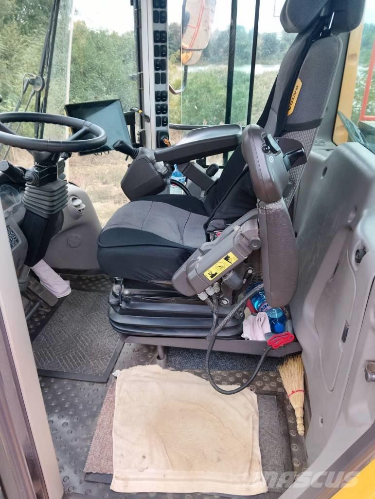 Volvo L 150 H Pale gommate