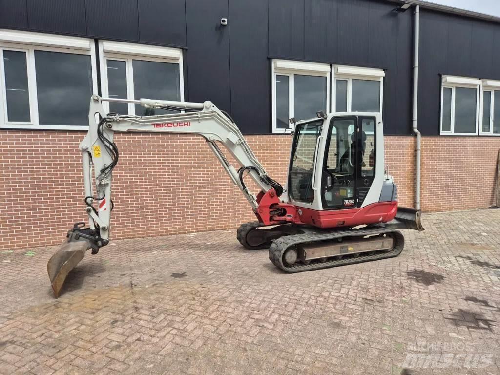 Takeuchi TB250 Miniescavatori