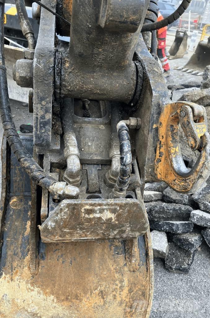 JCB Hydradig Escavatori gommati