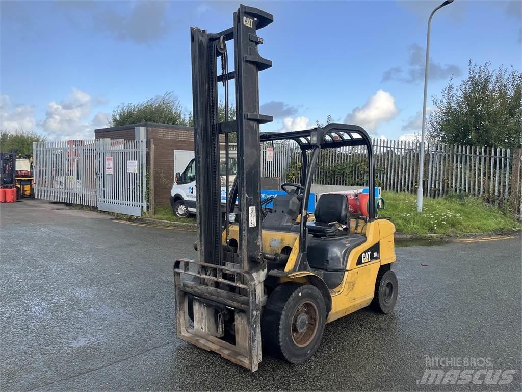CAT GP30N Carrelli elevatori GPL