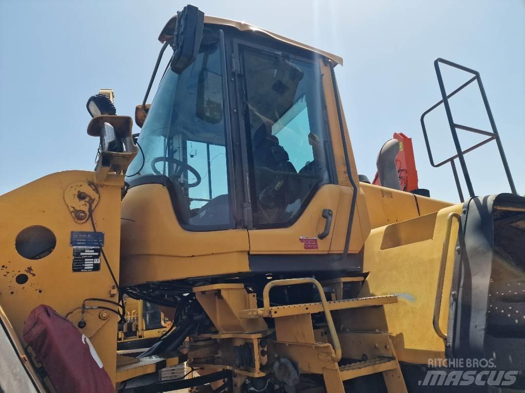 Volvo L 220 F Pale gommate