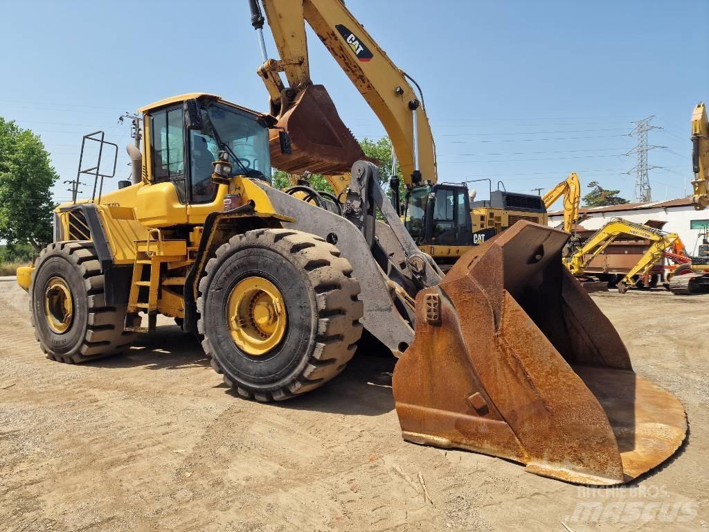 Volvo L 220 F Pale gommate