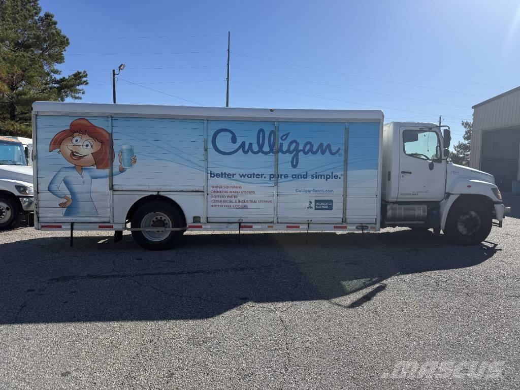 Hino 338 Camion per la consegna bevande