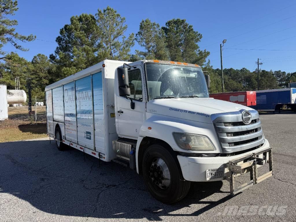 Hino 338 Camion per la consegna bevande