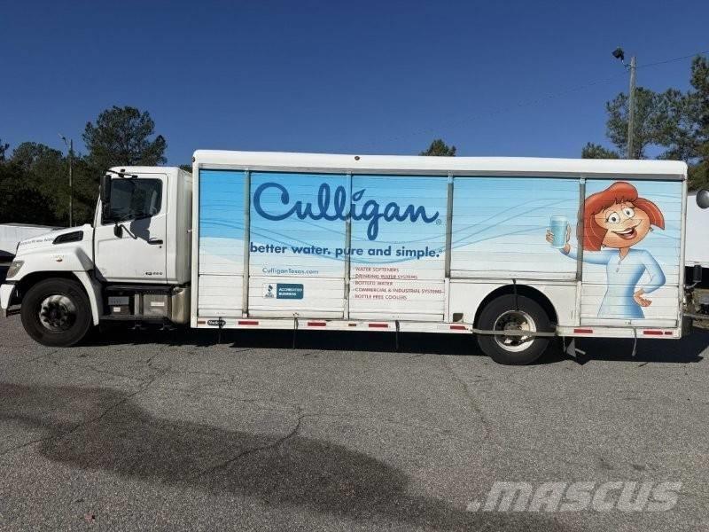 Hino 338 Camion per la consegna bevande