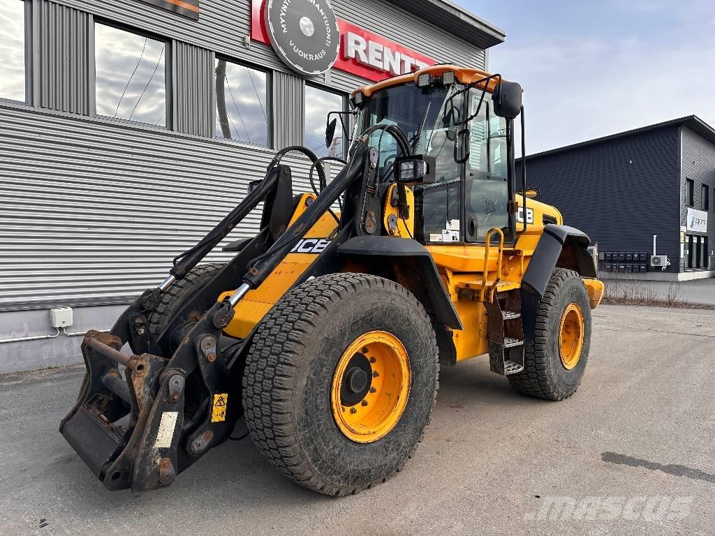 JCB 426 E Pale gommate