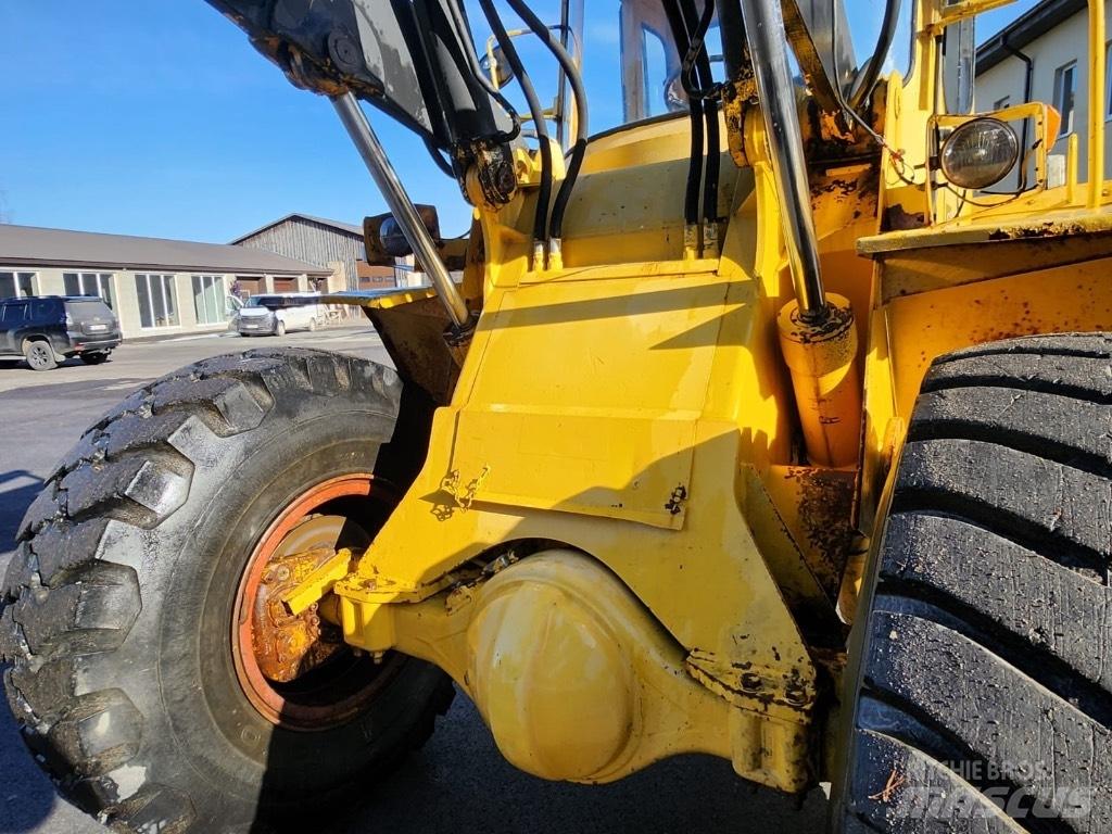 Volvo BM LM846 Pale gommate