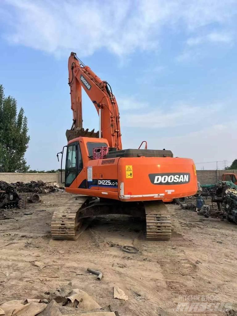 Doosan DH 225 LC-9 Escavatori cingolati