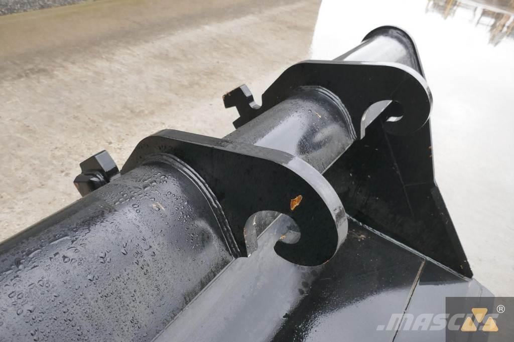 CAT 330 Bucket Benne