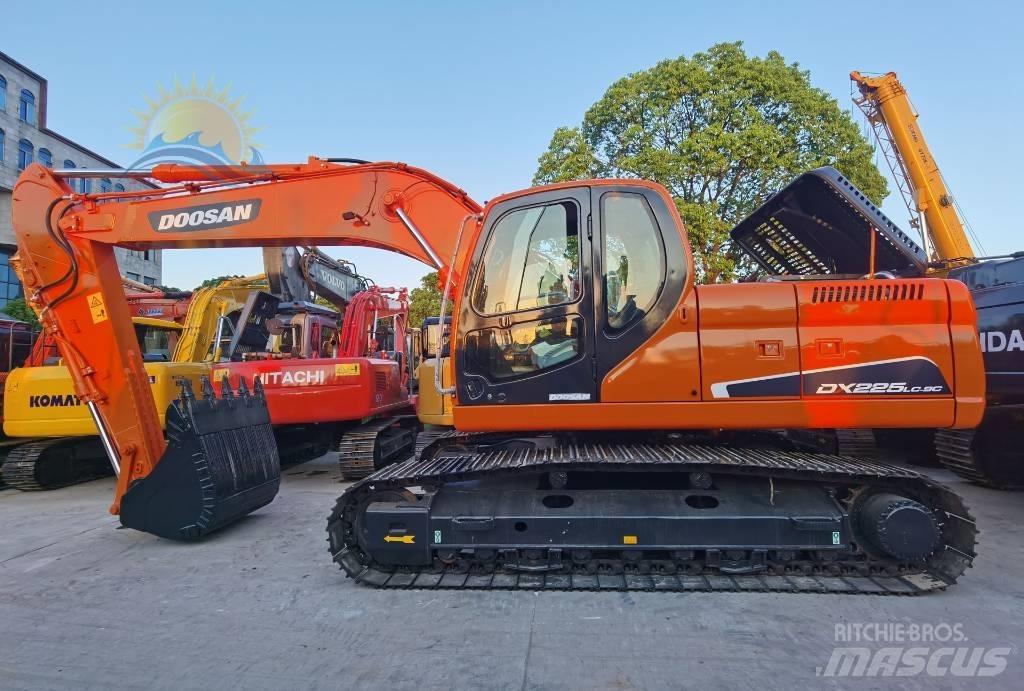 Doosan DX 225 LC Escavatori cingolati