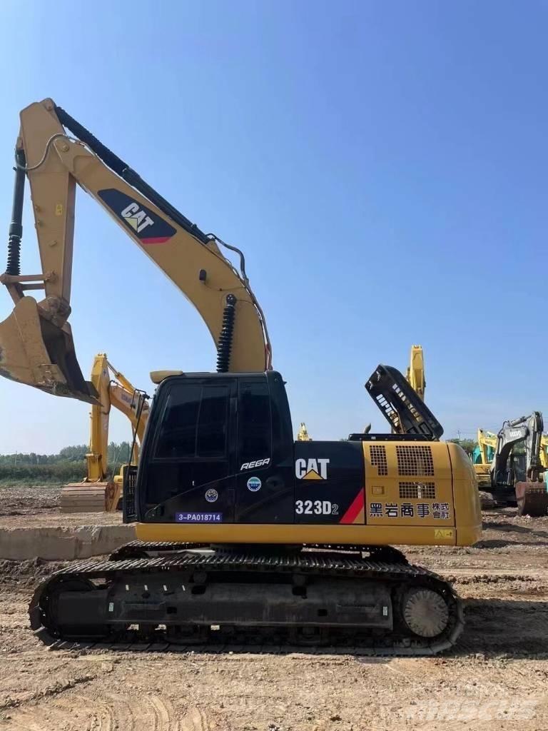 CAT 323 D Escavatori cingolati