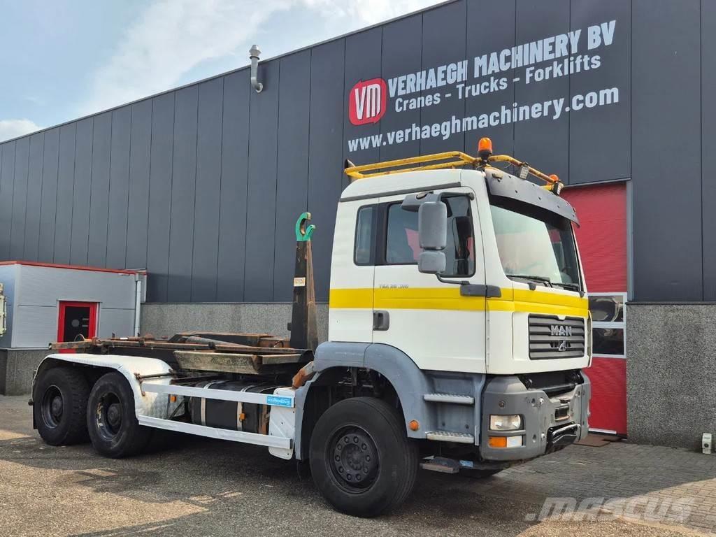 MAN TGA 26.310 310 Camion con gancio di sollevamento