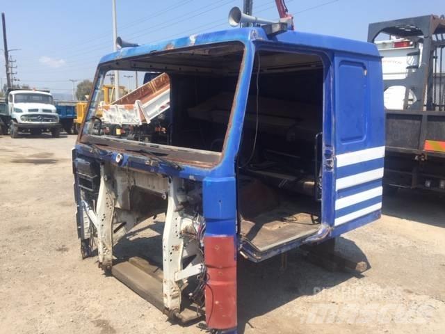 Scania 142 M Cabine e interni