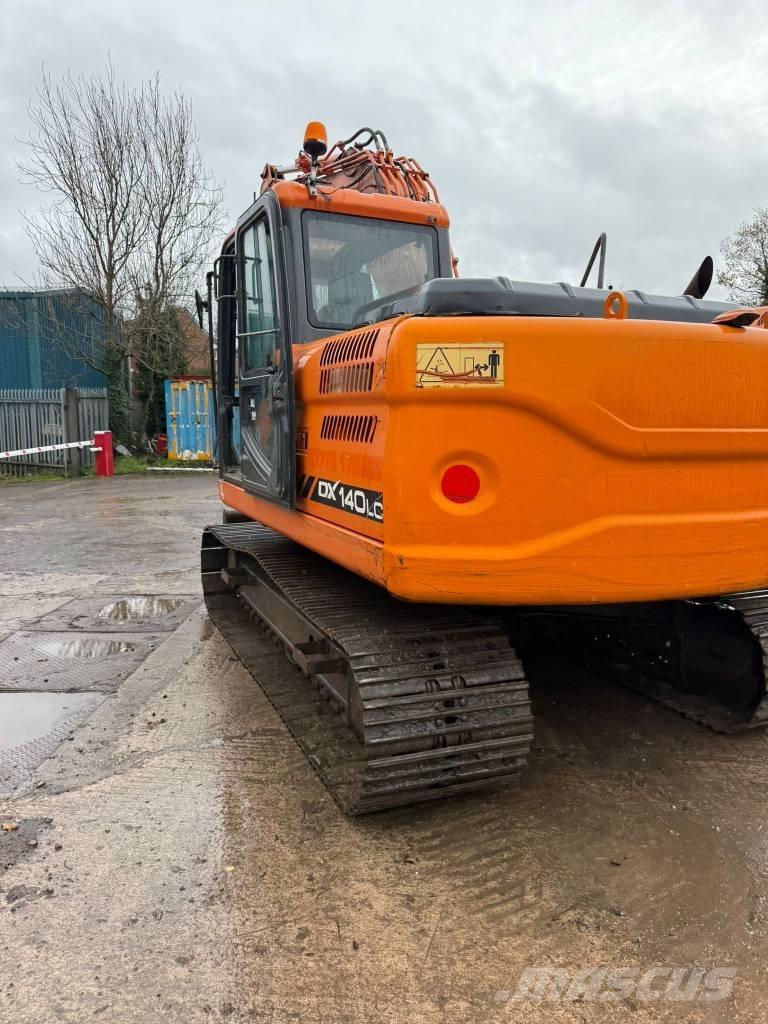 Doosan DX 140 Escavatori cingolati