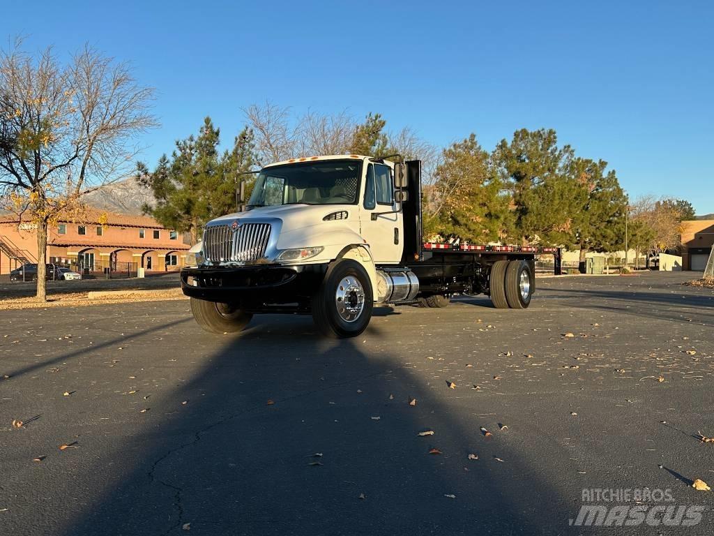 International 4300 Camion con sponde ribaltabili