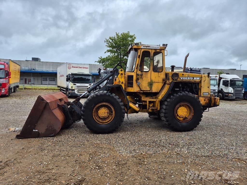 Volvo BM 4300 Pale gommate