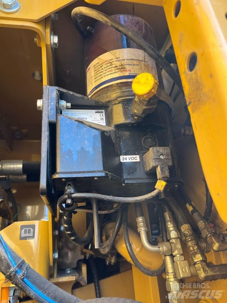 CAT 323 Escavatori cingolati