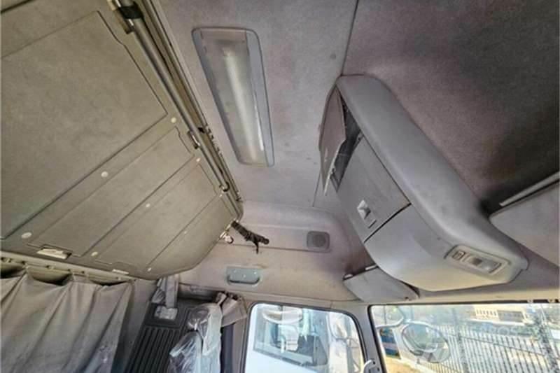 UD TRUCKS QUON Camion altro