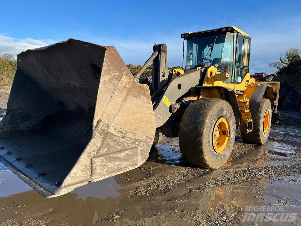 Volvo L 120 F Pale gommate