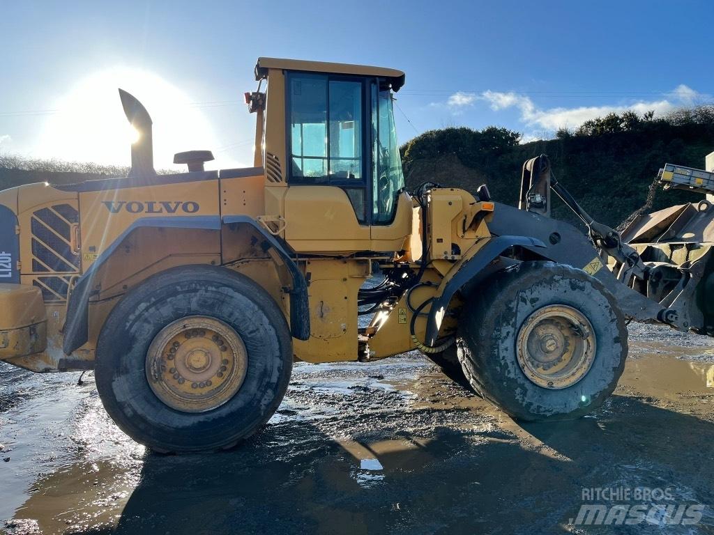 Volvo L 120 F Pale gommate
