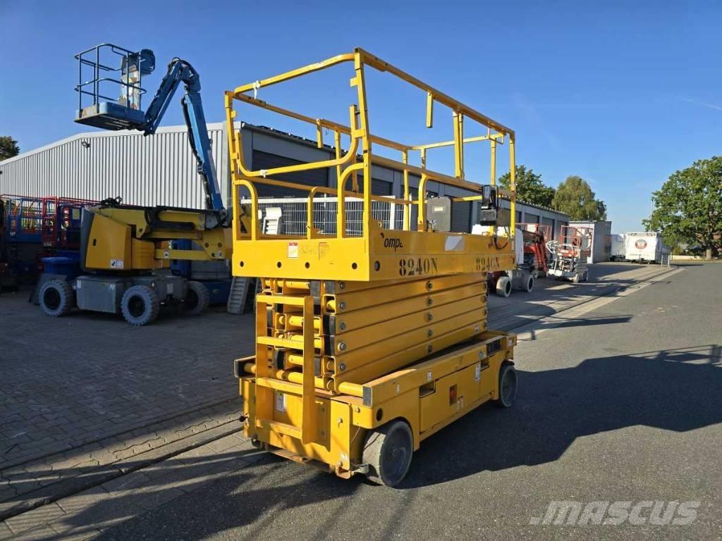 Haulotte Compact 14 Piattaforme a pantografo