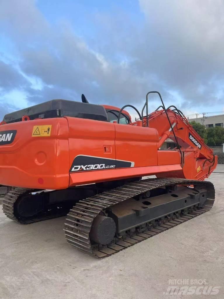 Doosan DX300LC-9C Escavatori cingolati