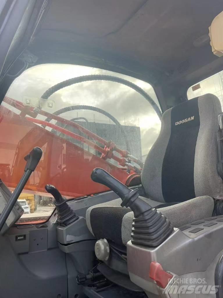 Doosan DX300LC-9C Escavatori cingolati