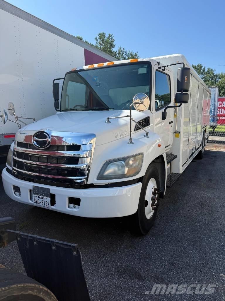 Hino 338 Camion per la consegna bevande