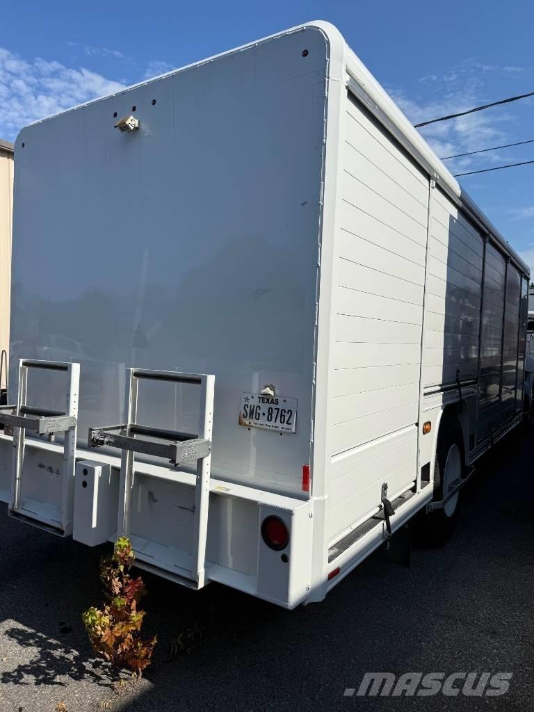 Hino 338 Camion per la consegna bevande